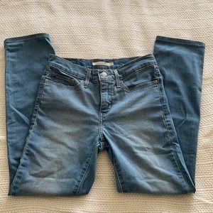 Levi’s 312 Shaping Slim leg size 27